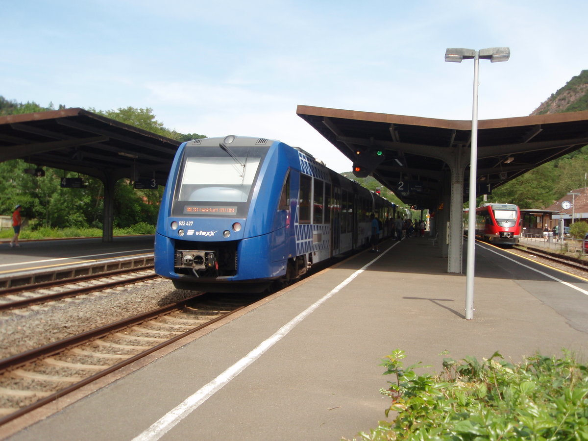 622 427 der Vlexx als RE 3 Saarbrcken Hbf - Frankfurt (Main) Hbf in Bad Mnster am Stein. 09.06.2019