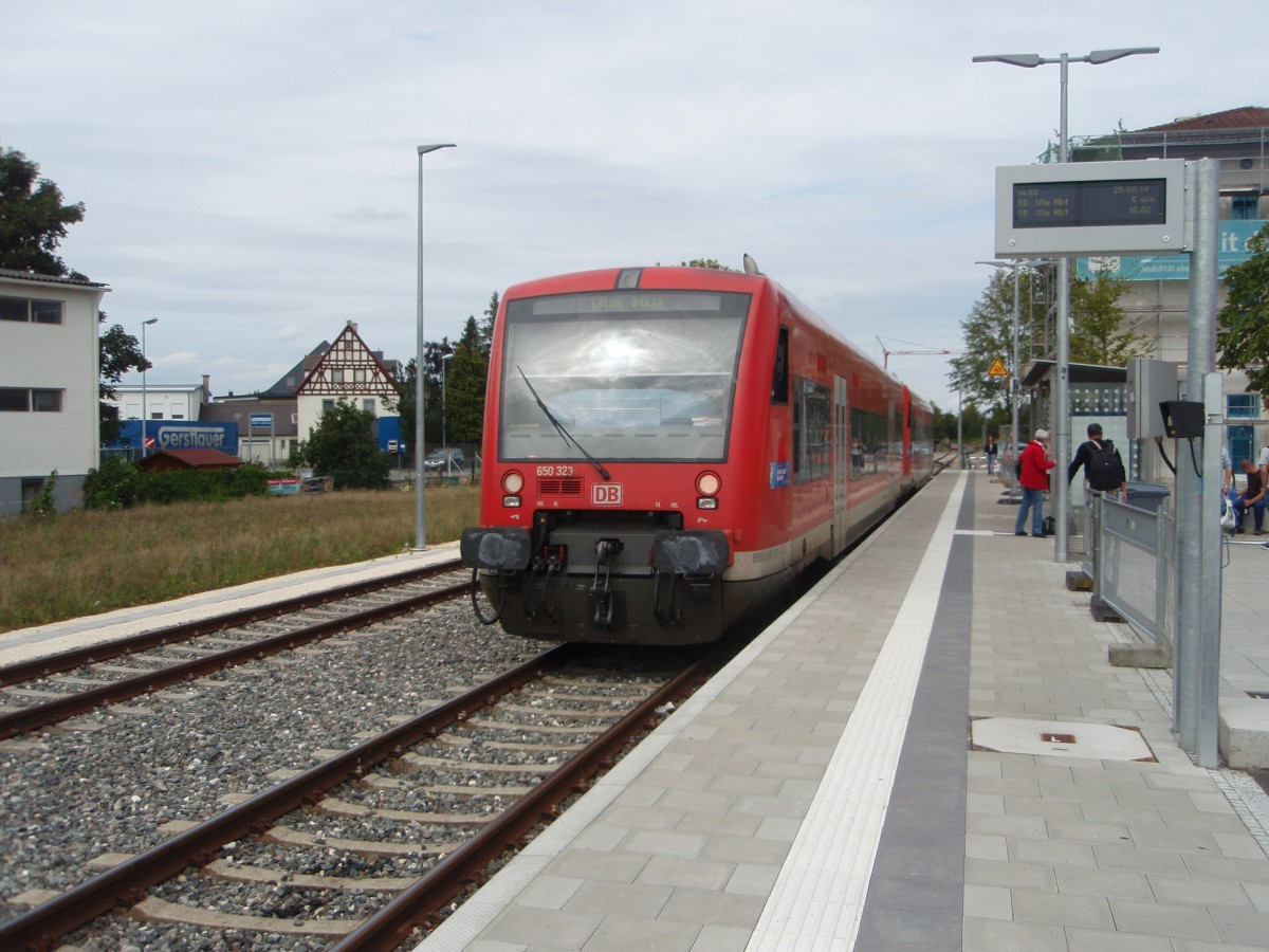 650 323 als RB aus Ulm Hbf in Weißenhorn. 25.08.2014
