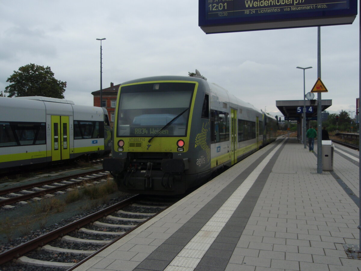 650 710 der agilis als RB 34 nach Weiden (Oberpf) in Bayreuth Hbf. 24.09.2021
