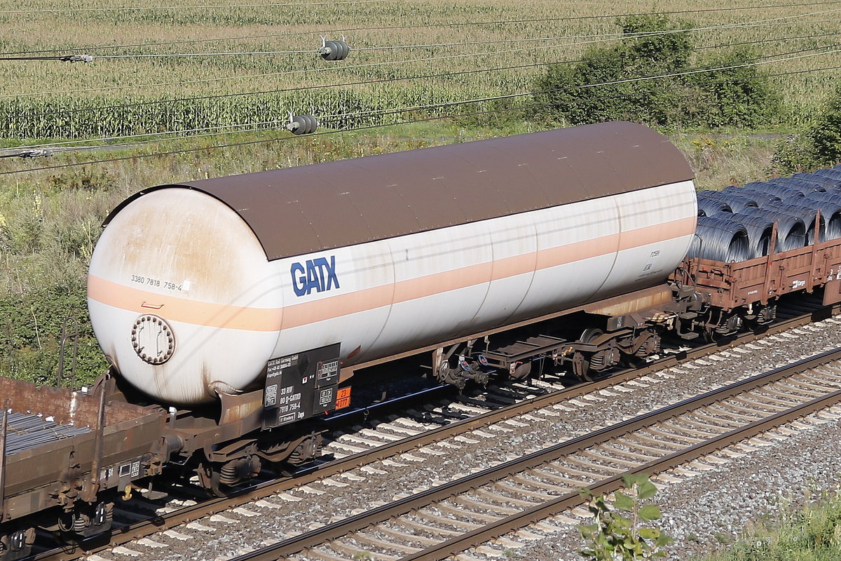 7818 758-4 (zags) von  GATX  am 19. August 2017 bei Harrbach.