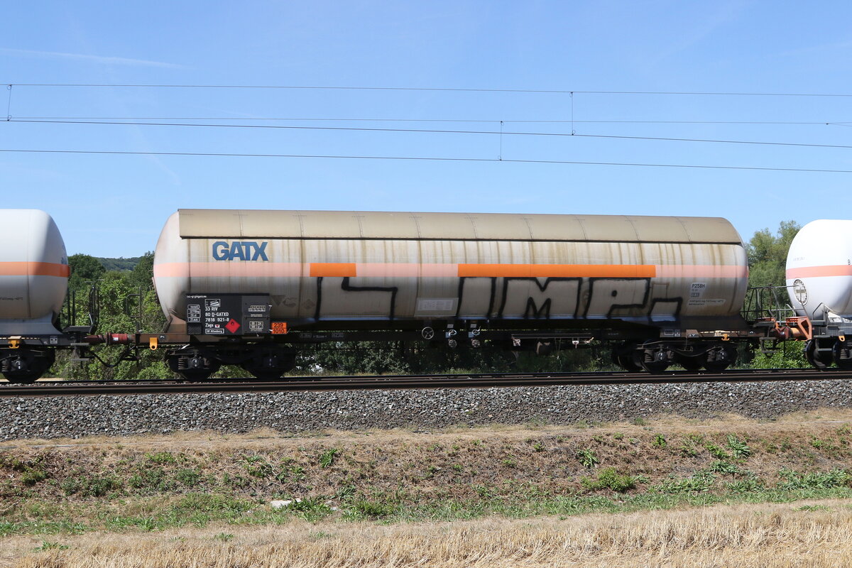 7818 921 (Zags) von  GATX  am 8. August 2022 bei Himmelstadt.