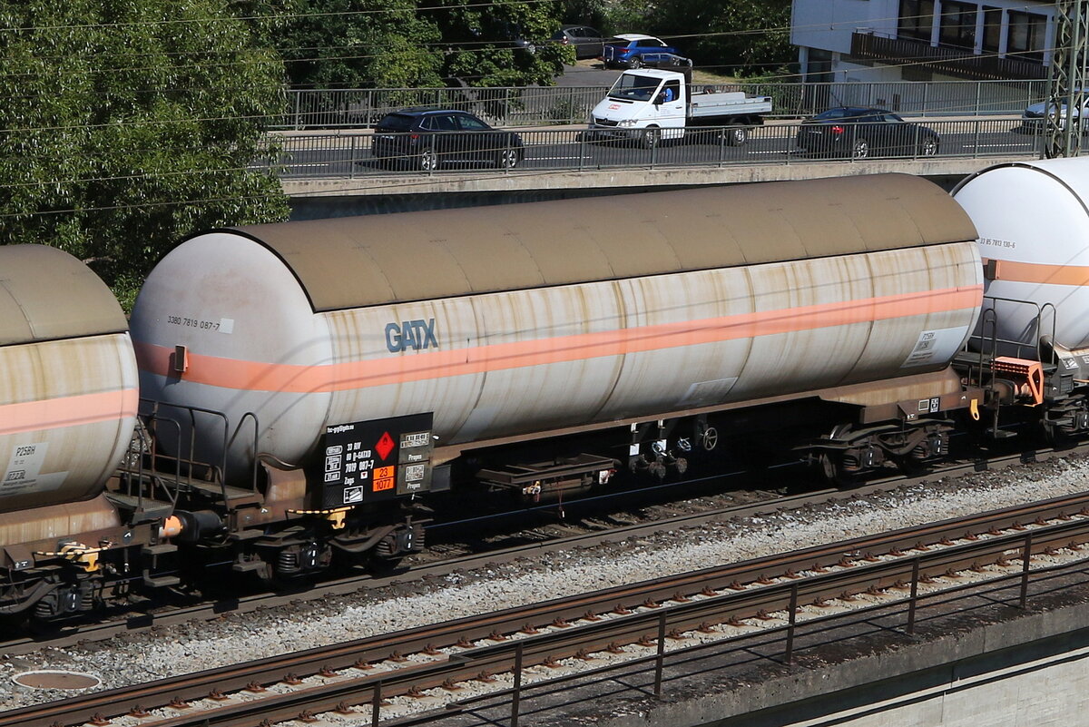 7819 087 (Zags) von  GATX  am 8. August 2022 bei Gemnden.