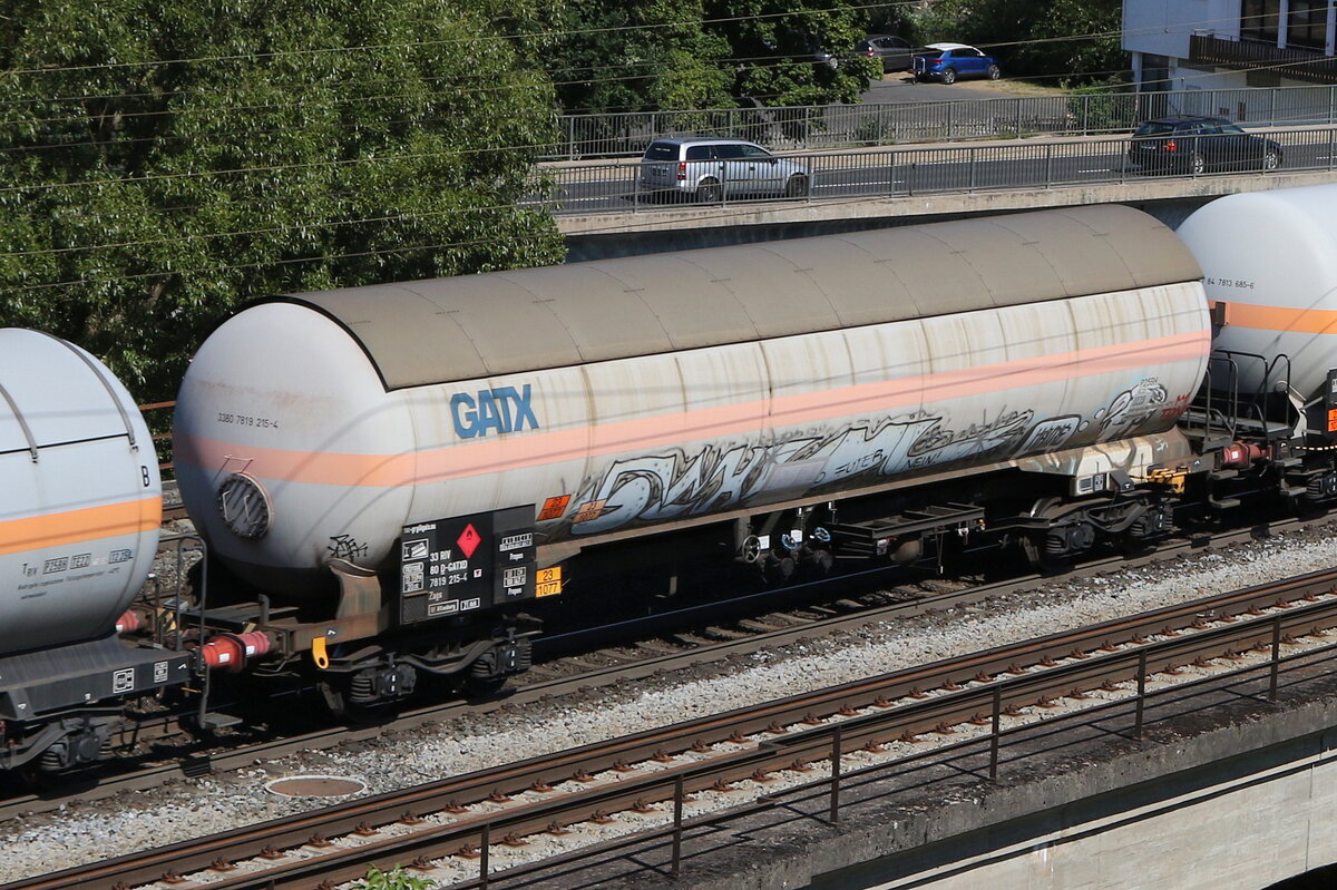 7819 215 (Zags) von  GATX  am 8. August 2022 in Gemnden am Main.