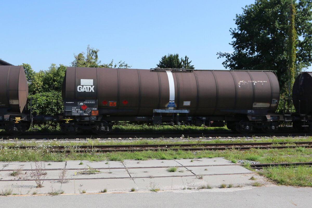 7832 058 (Zacns) von  GATX  am 25. August 2025 bei Pirach. 7832 058 (Zacns) von  GATX  am 25. August 2025 bei Pirach.