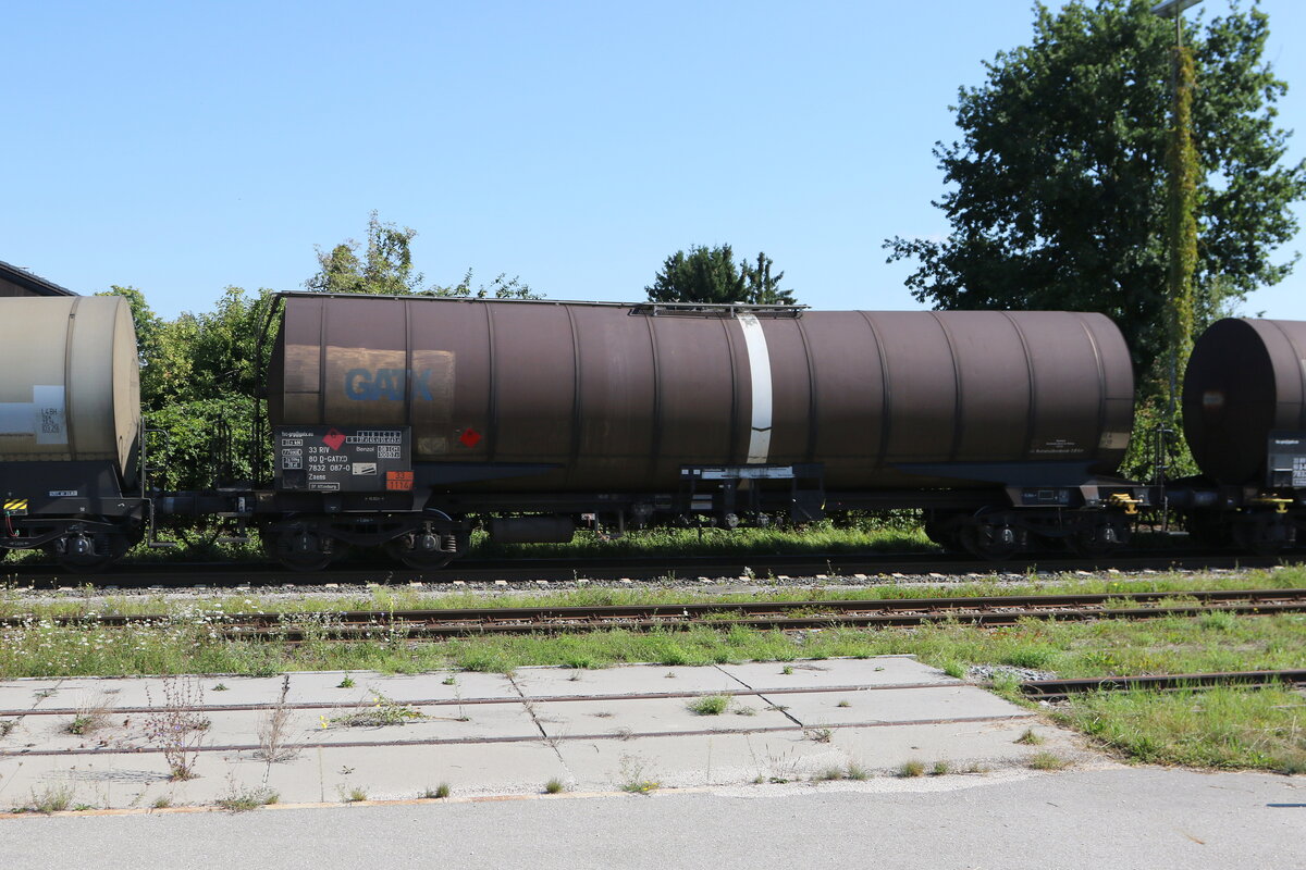 7832 087 (Zacns) von  GATX  am 25. August 2025 bei Pirach. 7832 087 (Zacns) von  GATX  am 25. August 2025 bei Pirach.