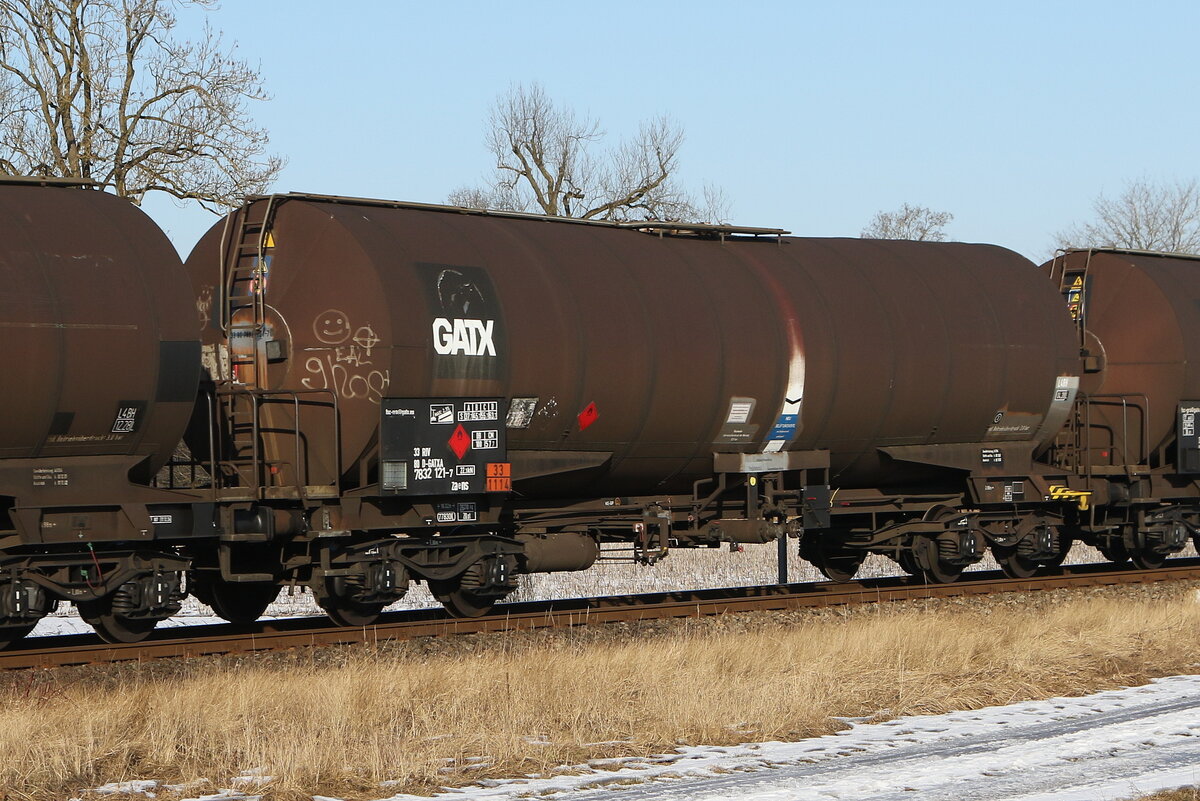 7832 121 (Zaens) von  GATX  am 21. Januar 2026 bei Pirach.
