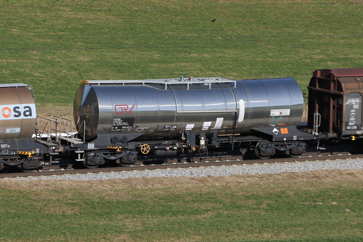 7833 377 (Zacens) von  On Rail   am 5. Februar 2024 bei Axdorf.