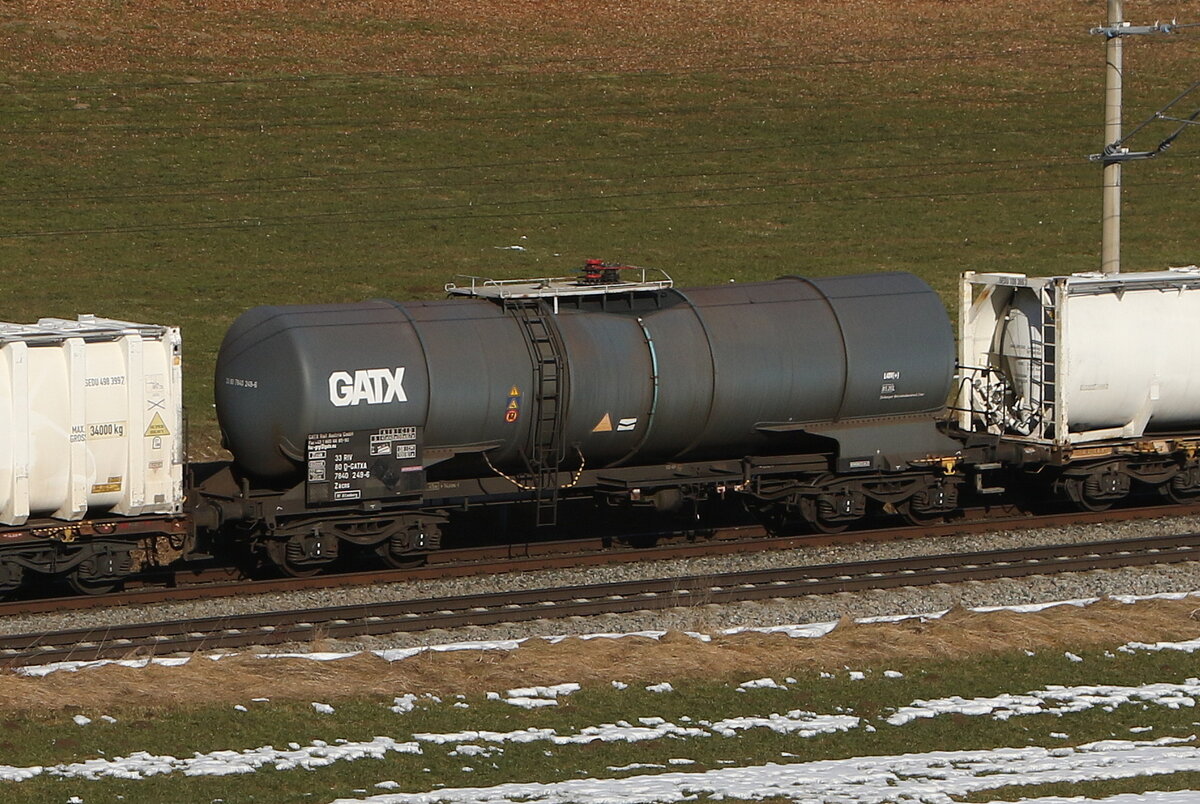 7840 249 (Zacns) von  GATX  am 3. Februar 2026 bei Axdorff.