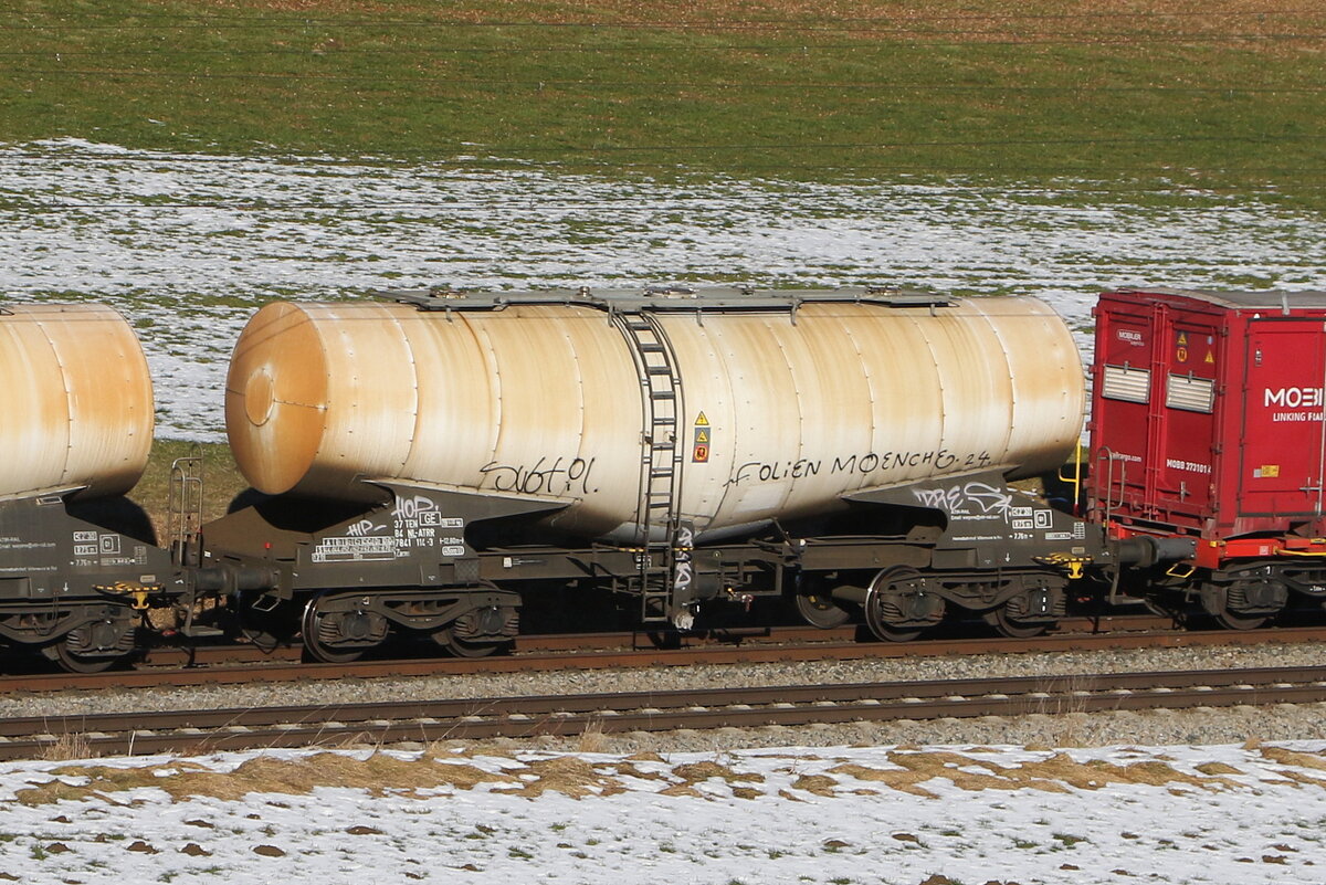 7841 114 (Zacns) von  ATIR-RAIL  am 19. Januar 2026 bei Axdorf.