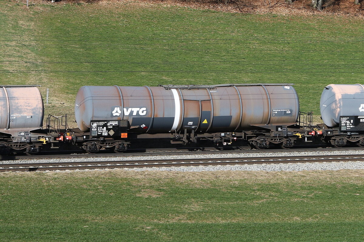 7844 665 (Zans) von  VTG  am 18. Februar 2024 bei Axdorf.