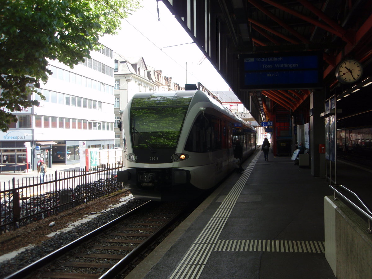 790-1 der Thurbo als S 41 aus Blach in Winterthur. 06.05.2019