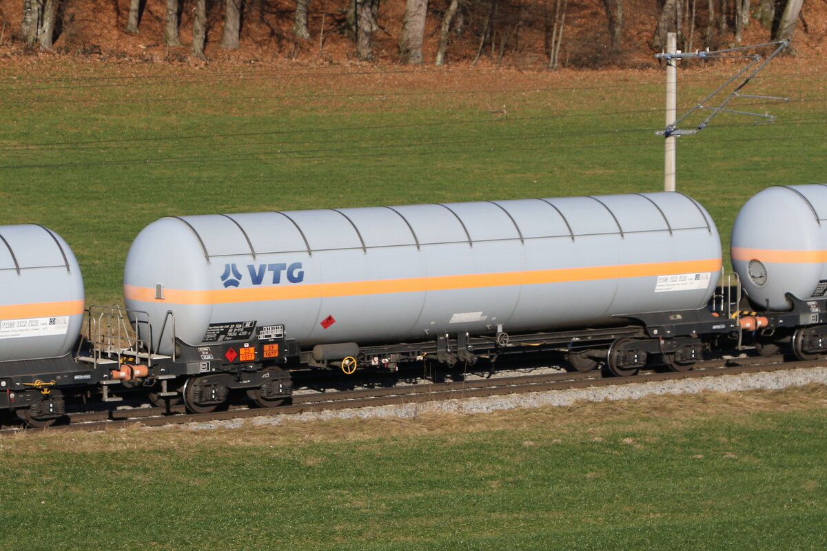 7924 455 (Zagkks) von  VTG  am 27. Dezember 2023 bei Axdorf.