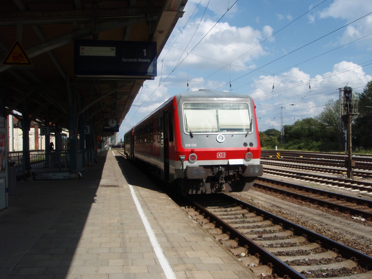 928 656 als RE 6 nach Stettin in Bad Kleinen. 11.08.2014