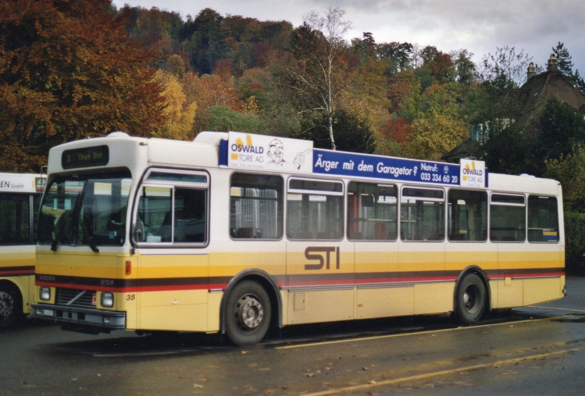 (AE 15) - Aus dem Archiv: STI Thun - Nr. 35/BE 443'835 - Volvo/R&J (ex SAT Thun Nr. 35) am 3. November 2003 bei der Schifflndte Thun