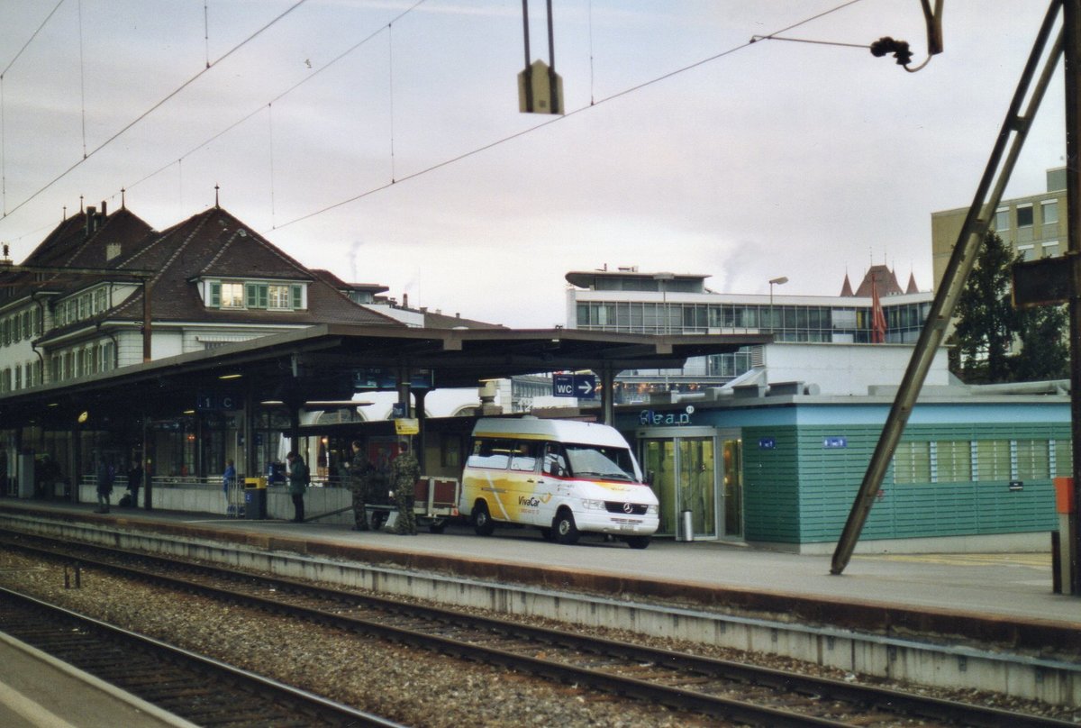 (AE 26) - Aus dem Archiv: VivaCar, Thun - BE 361'536 - Mercedes am 10. November 2003 beim Bahnhof Thun