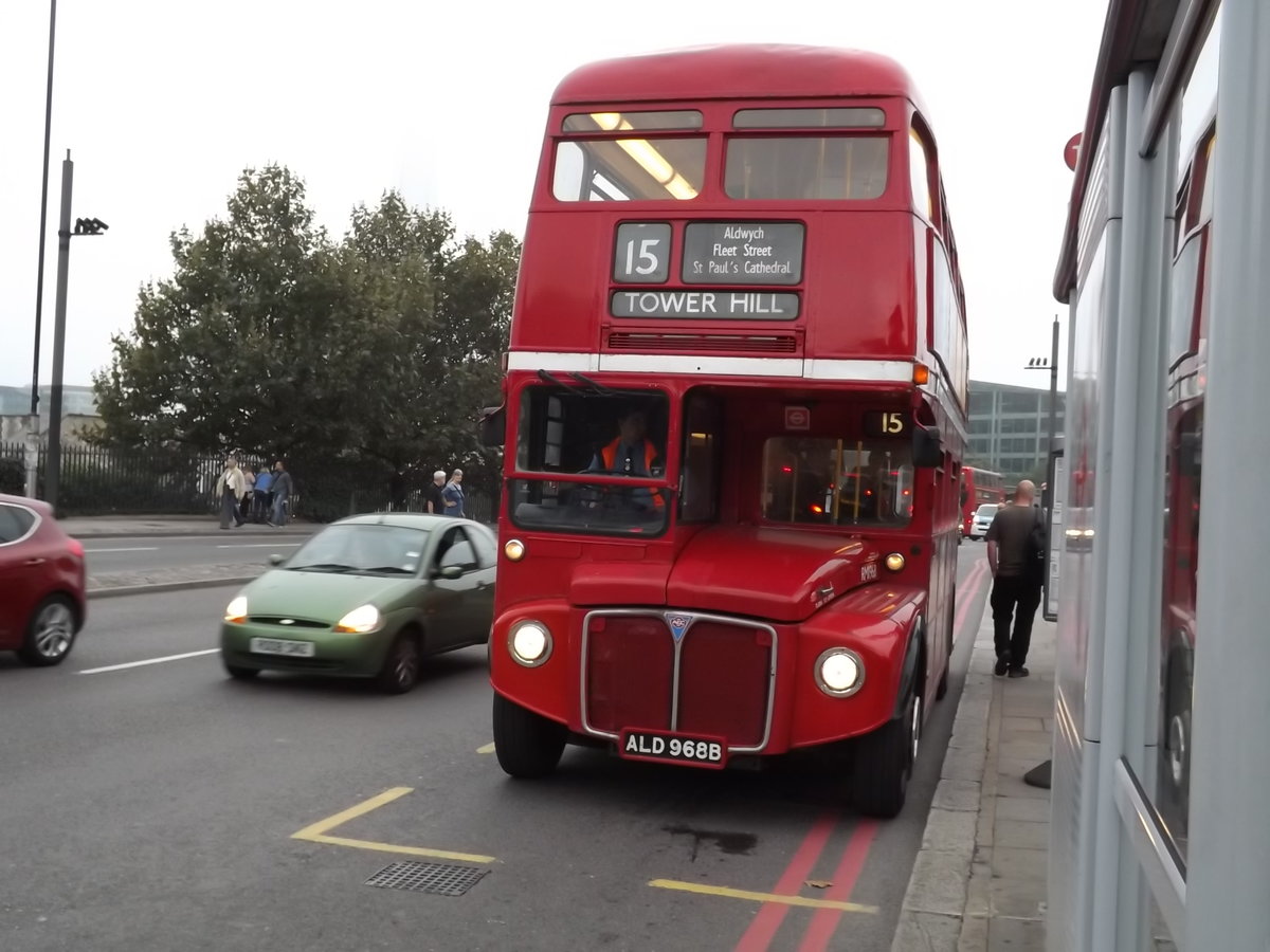 ALD 968B
1964 AEC Routemaster
Park Royal H36/28R
London Transport RM1968
Tower Hill, London 20th September 2014.