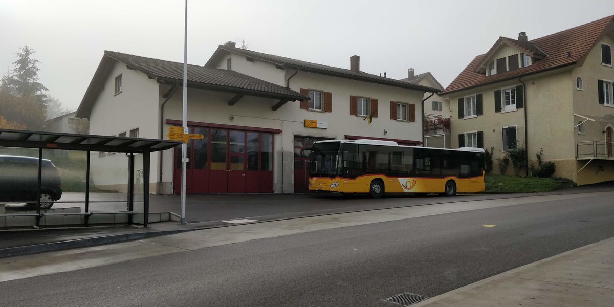 Auf diesen Bild zusehen ist der eine von 3 neuen Mercedes C2 von der PU Wolghemuth aus Hochwald. Auf diesen Bild hat der Bus Pause in Nunningen vor er nach Himmelried fhrt und dannach auf Grellingen auf der Linie 117. Dieser Bus fhrt erst seit etwa 2 Wochen im Linien Betrieb.|Bus: Mercedes Citaro C2 2018 3Trer|Ort: Nunningen| Linie: Dienstfahrt