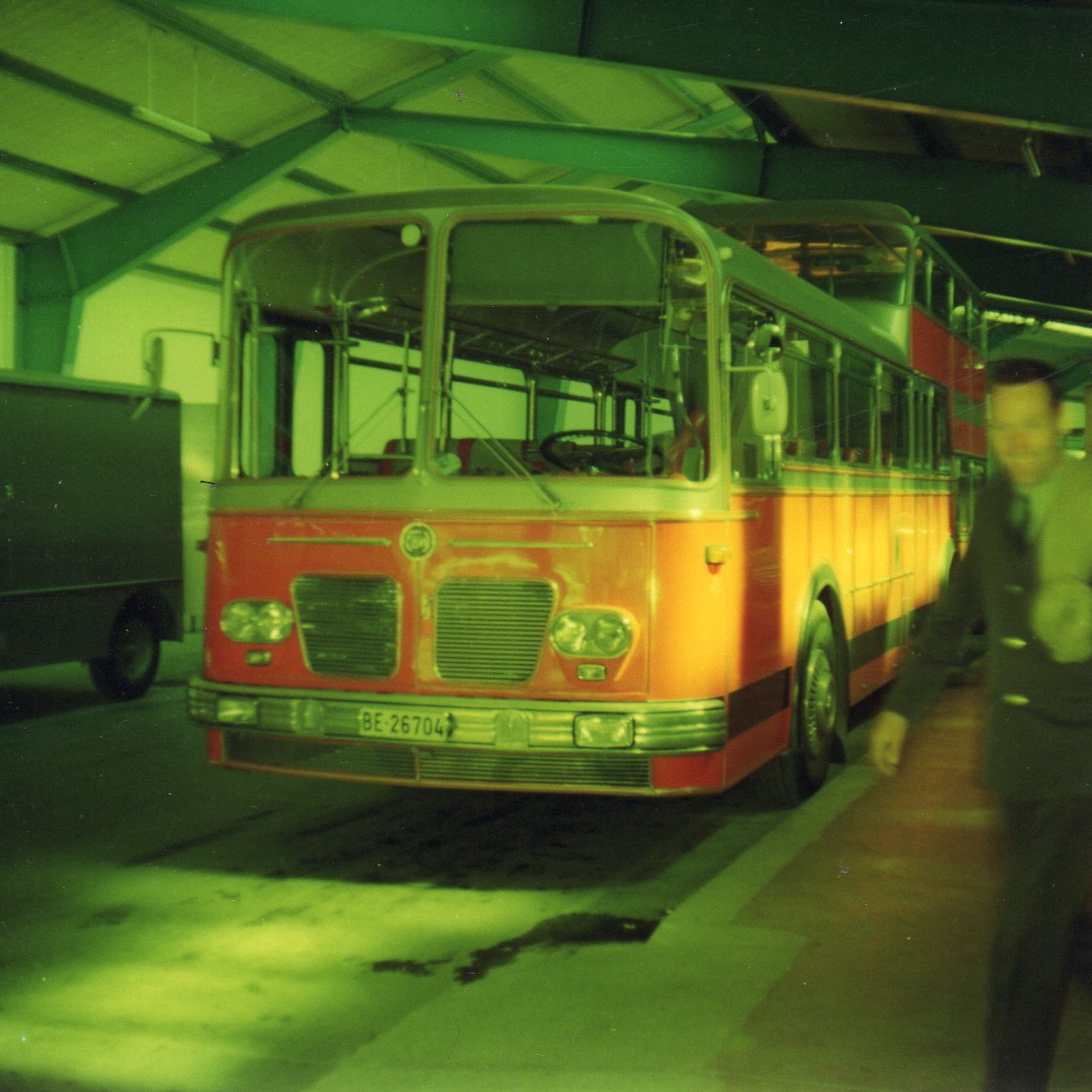 (AZiN 09) - Aus dem Archiv: AFA Adelboden - Nr. 4/BE 26'704 - FBW/Vetter-R&J Anderthalbdecker am 9. April 1974 im Autobahnhof Adelboden