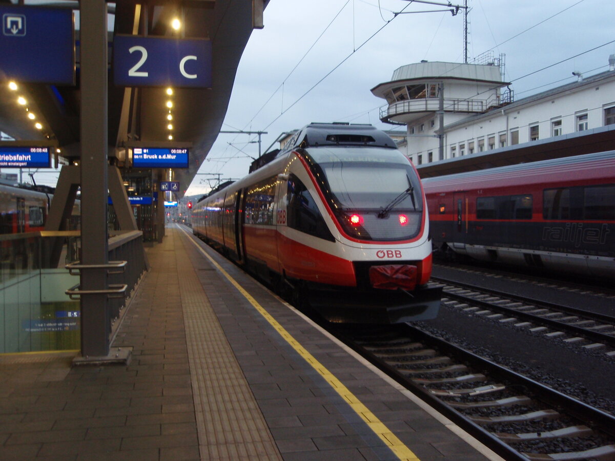 Ein 4024 als S 1 nach Bruck (Mur) in Graz Hbf. 03.05.2024