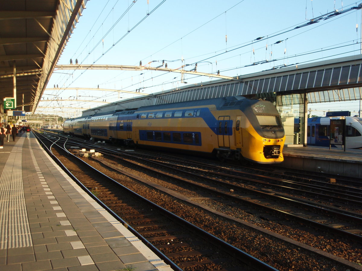 Ein DD-IRM als IC aus Schiphol (Airport) in Venlo. 10.06.2017