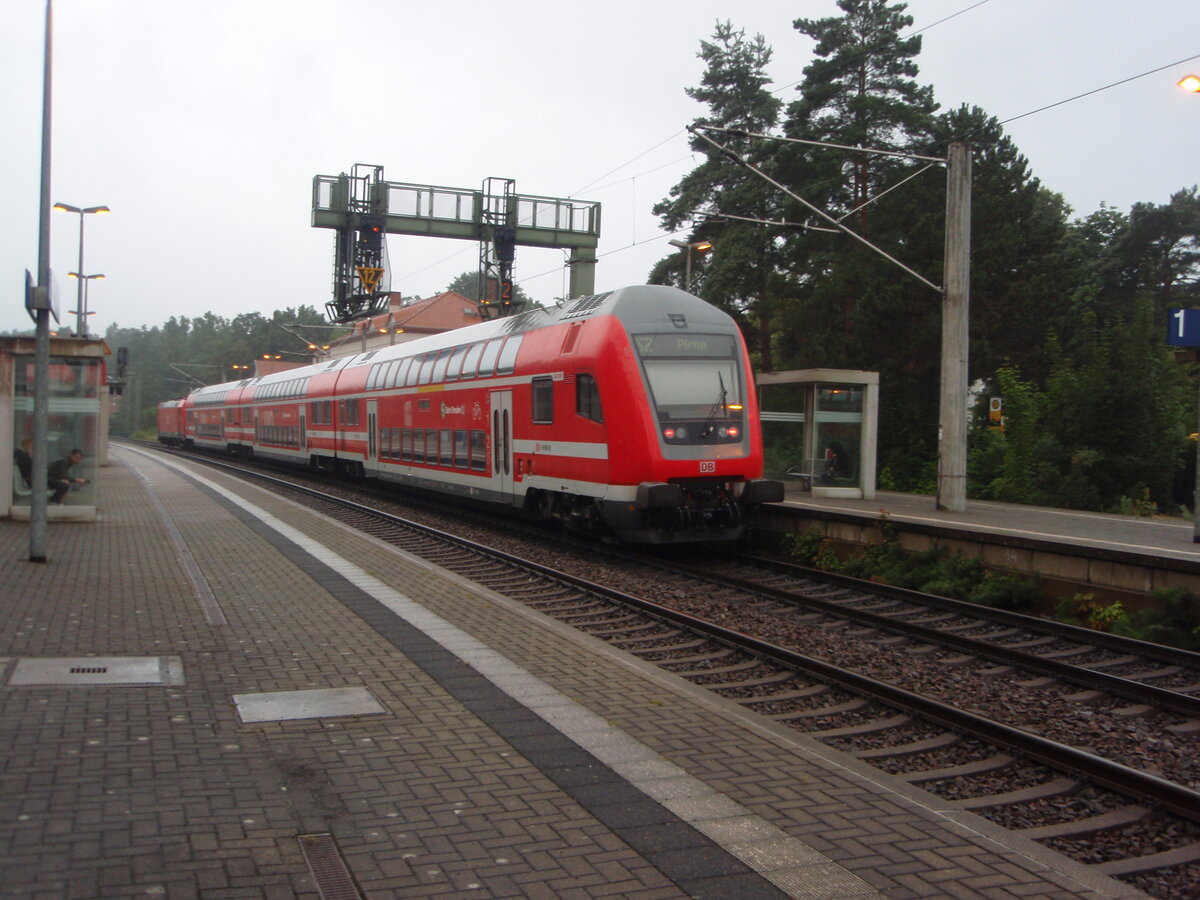 Ein Doppelstock Steuerwagen als S 2 Dresden Flughafen - Pirna in Dresden Klotzsche. 17.07.2025