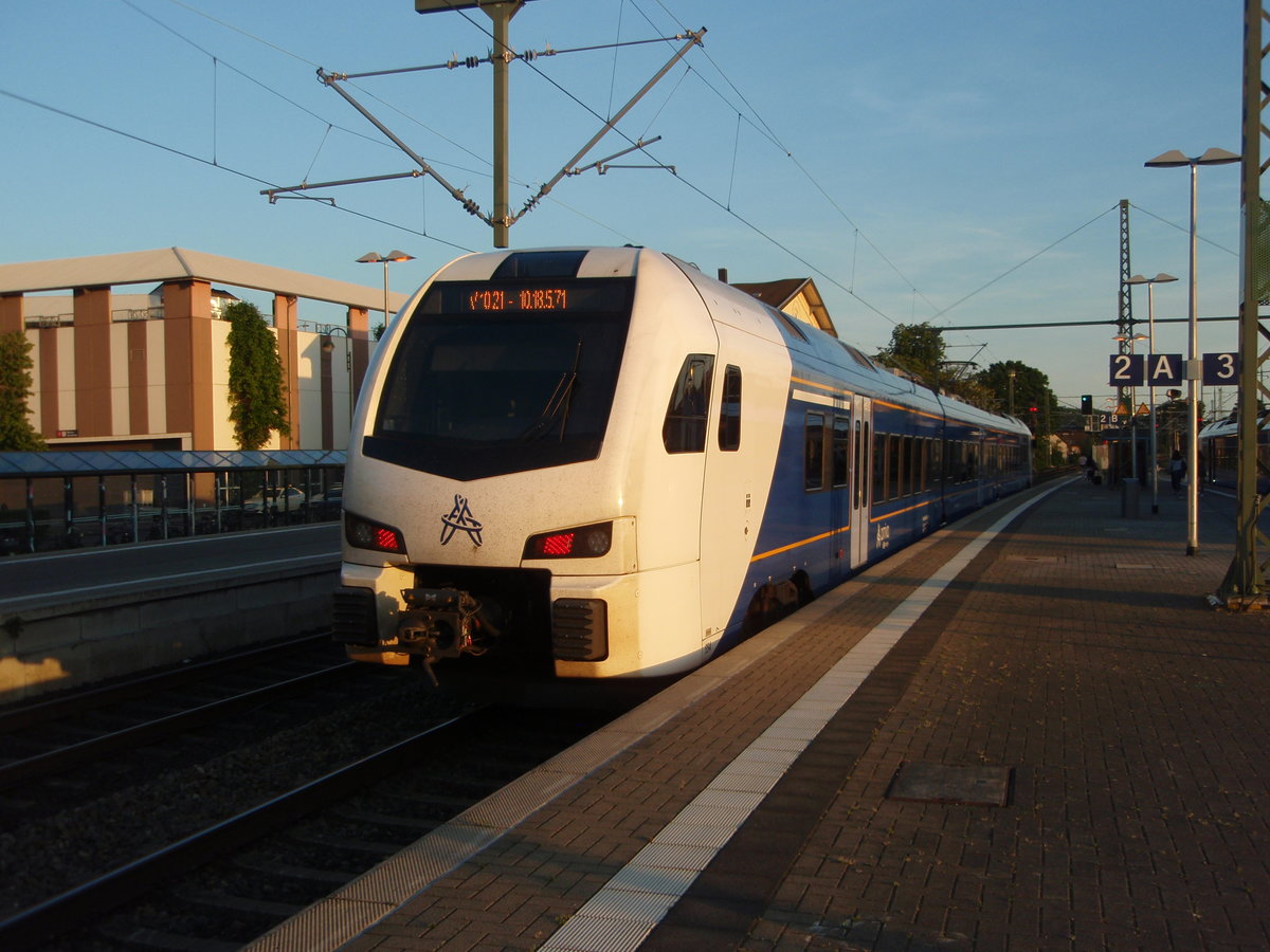 Ein FLIRT der Arriva als RE 18 Maastricht - Aachen Hbf in Herzogenrath. 31.05.2019