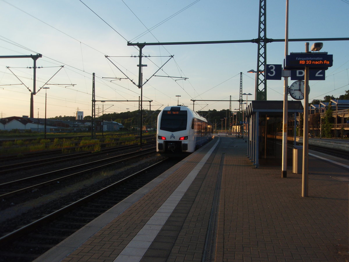 Ein FLIRT der Arriva als RE 18 Aachen Hbf - Maastricht in Herzogenrath. 31.05.2019
