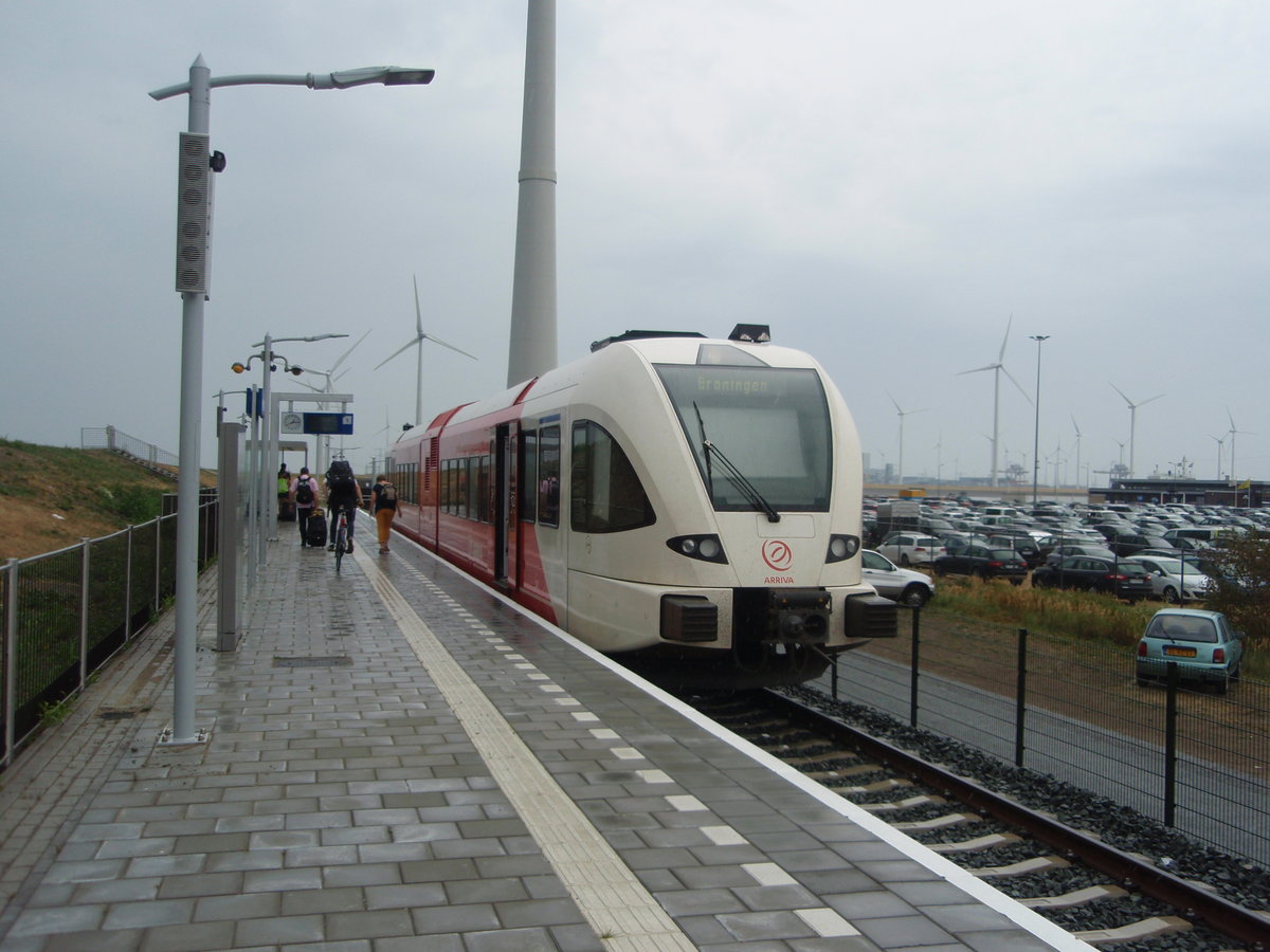 Ein GTW der Arriva als Stoptrein aus Groningen in Eemshaven. 28.07.2018
