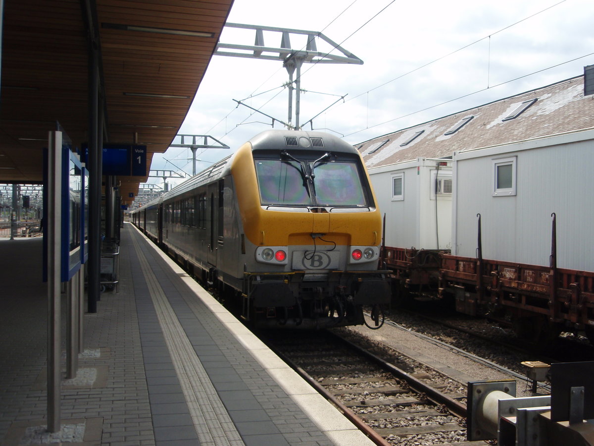 Ein I11-Steuerwagen als IC nach Bruxelles-Midi in Luxembourg. 31.05.2019