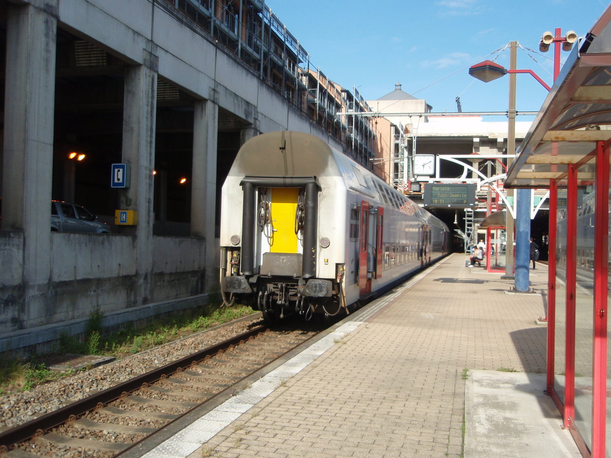 Ein M5-Doppelstockwagen als P nach Rochefort-Jemelle in Namur. 31.05.2019