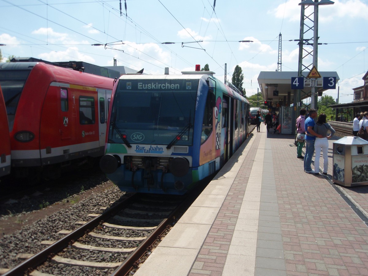 Ein VT 654 der Rurtalbahn als Börde-Express aus Zülpich in Düren. 18.05.2014