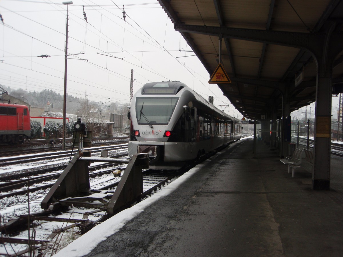 ET 23 2101 der Abellio Rail NRW als RE 16 nach Essen Hbf in Siegen. 24.01.2015