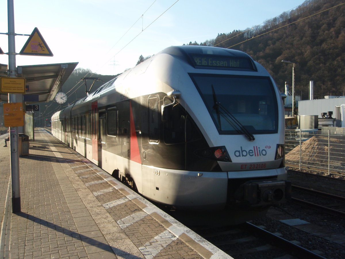 ET 23 2106 der Abellio Rail NRW als RE 16 Siegen Hbf - Essen Hbf in Werdohl. 16.02.2019
