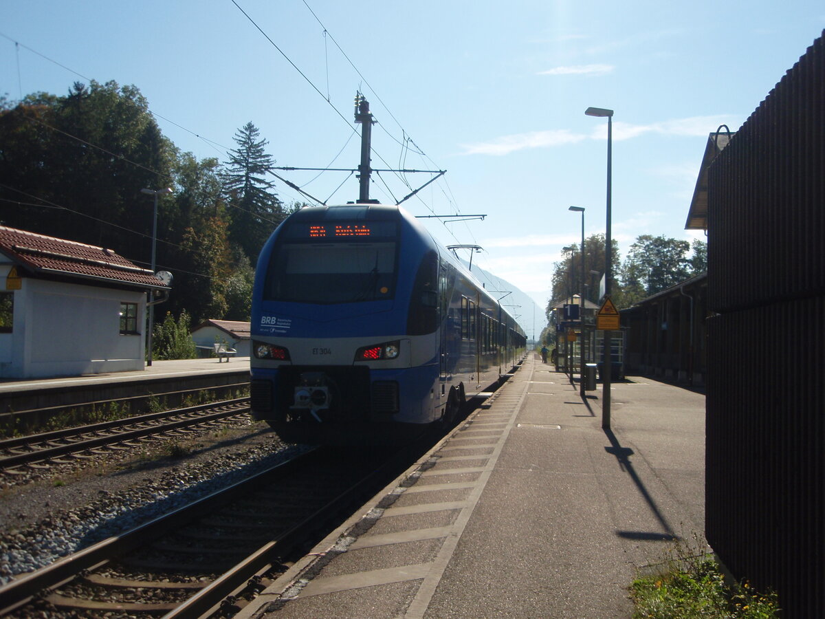 ET 304 der Bayerischen Regiobahn als RB 54 Mnchen Hbf - Kufstein in Brannenburg. 23.09.2021