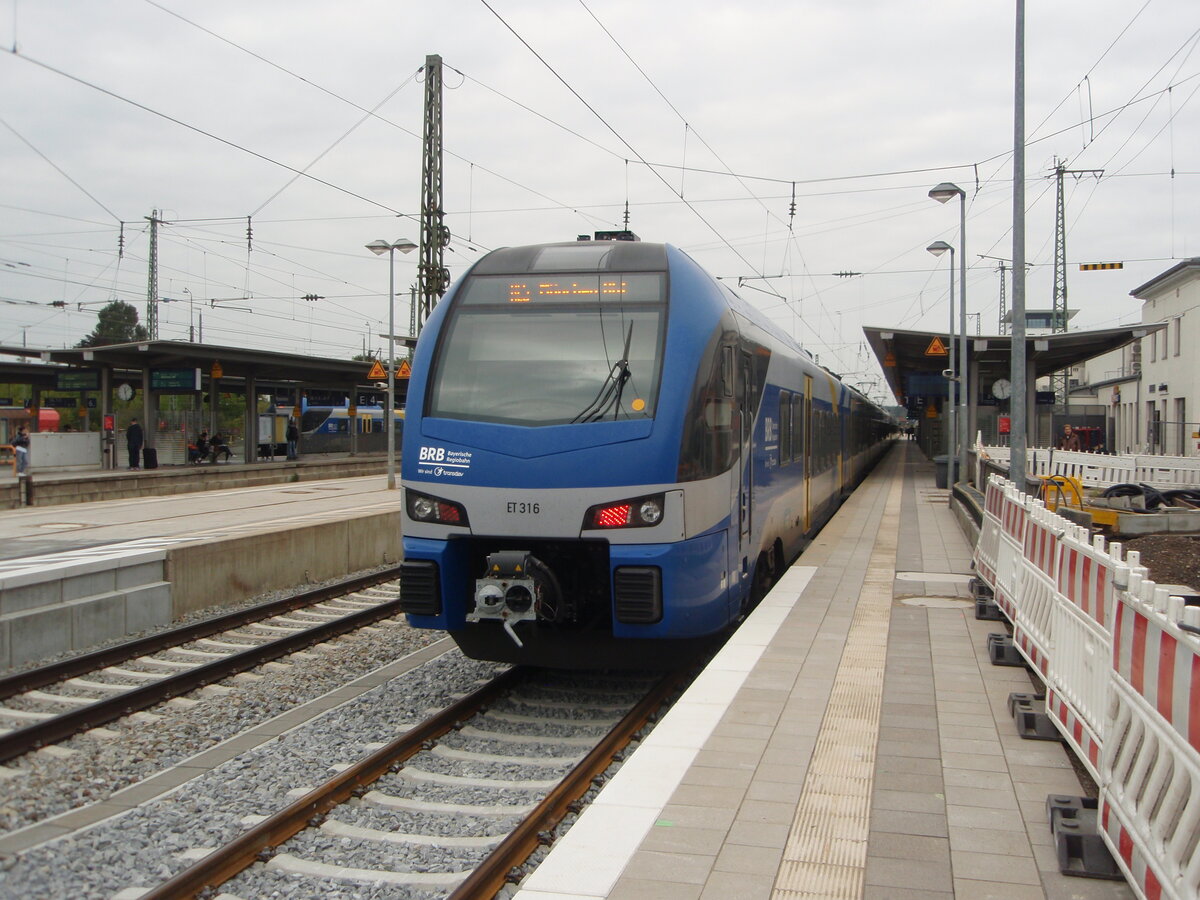 ET 316 der Bayerischen Regiobahn als RE 5 Salzburg Hbf - Mnchen Hbf in Rosenheim. 21.09.2021