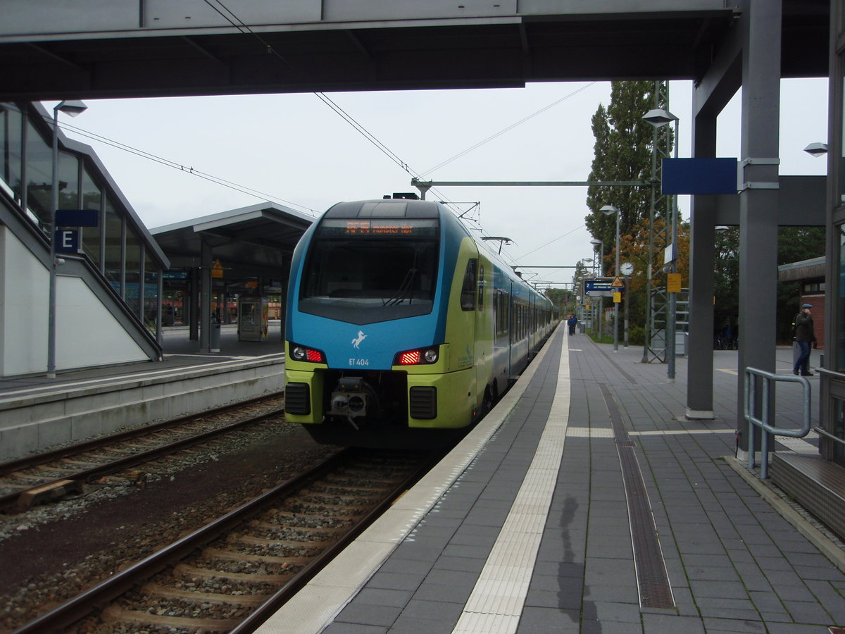 ET 404 der Westfalenbahn als RE 15 aus Mnster (Westf.) Hbf in Emden Hbf. 12.10.2019