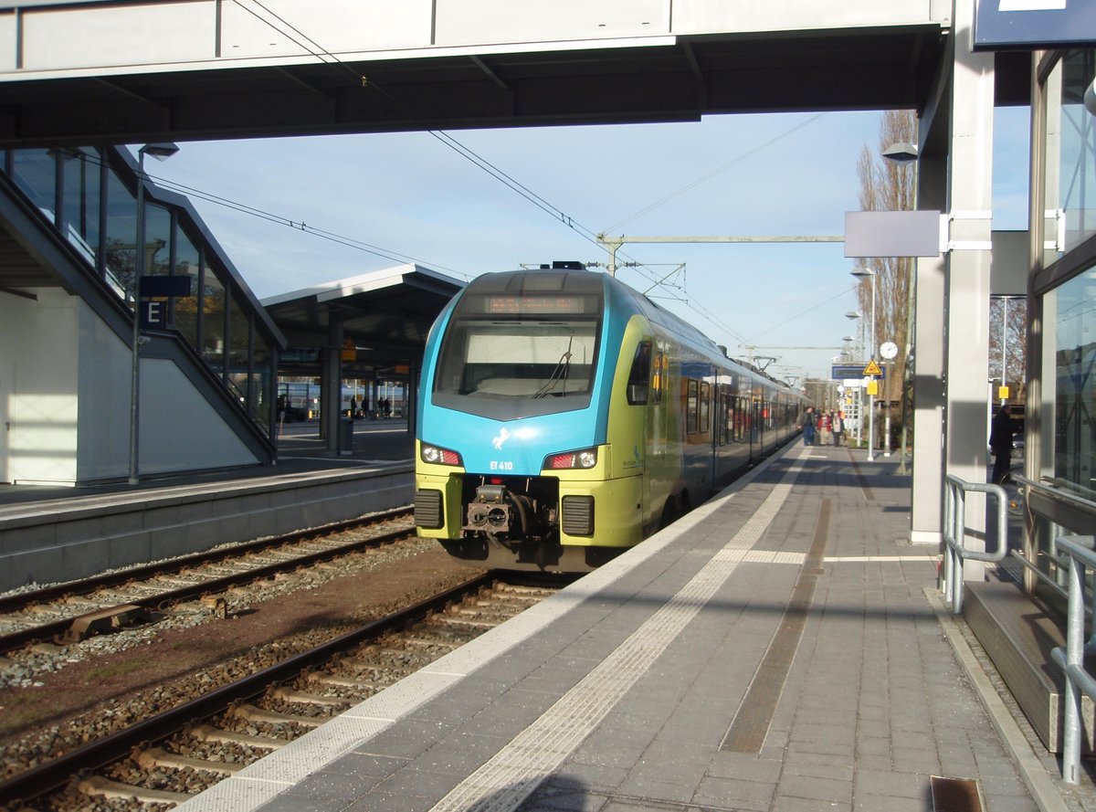 ET 410 der Westfalenbahn als RE 15 aus Mnster (Westf.) Hbf in Emden Hbf. 28.01.2017