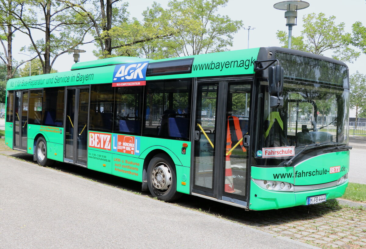 Fahrschule Betz, Mnchen - M-FB 4444 - Solaris am 29. Juni 2024 in Mnchen (Aufnahme: Martin Beyer)