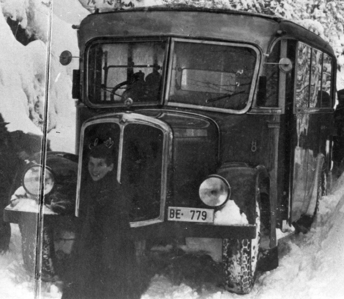 (H 05) - Aus dem Archiv: AFA Adelboden - Nr. 8/BE 779 - Saurer/R&Streun um 1938 in Achseten, Husweidlistutz