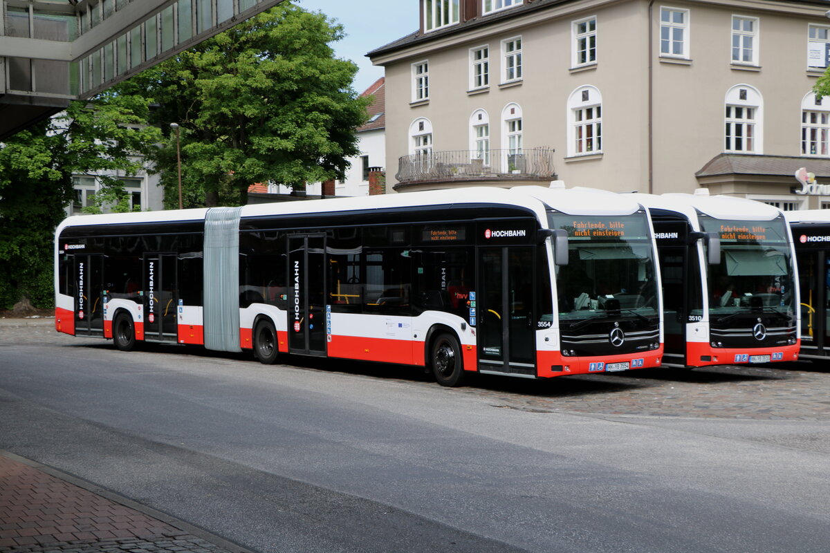 HHA Hamburg - Nr. 3554/HH-YB 3554 - eMercedes am 10. Mai 2025 in Hamburg, Busbahnhof HH-Altona (Aufnahme: Martin Beyer)
