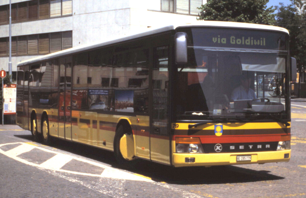 (MB-020) - Aus dem Archiv: STI Thun - Nr. 79/BE 285'779 - Setra um 2000 beim Bahnhof Thun