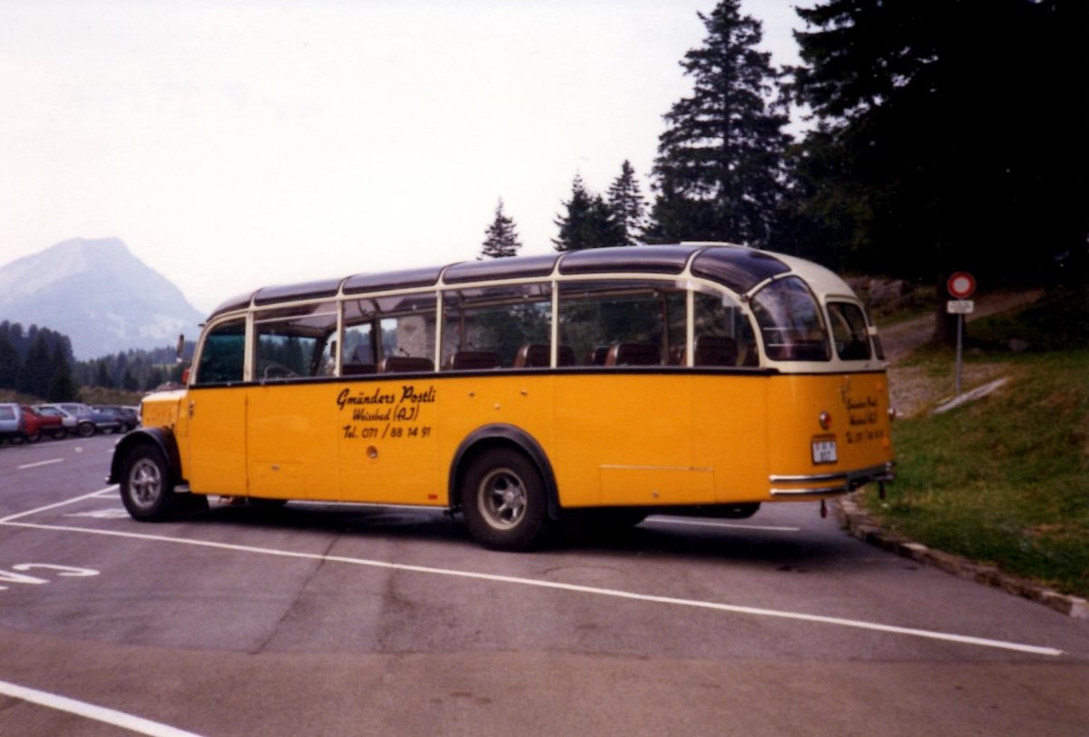 (MD162) - Aus dem Archiv: Gmnder, Weissbad - AI 817 - Saurer/Gangloff (ex P 23'144) im August 1990 auf der Schwgalp