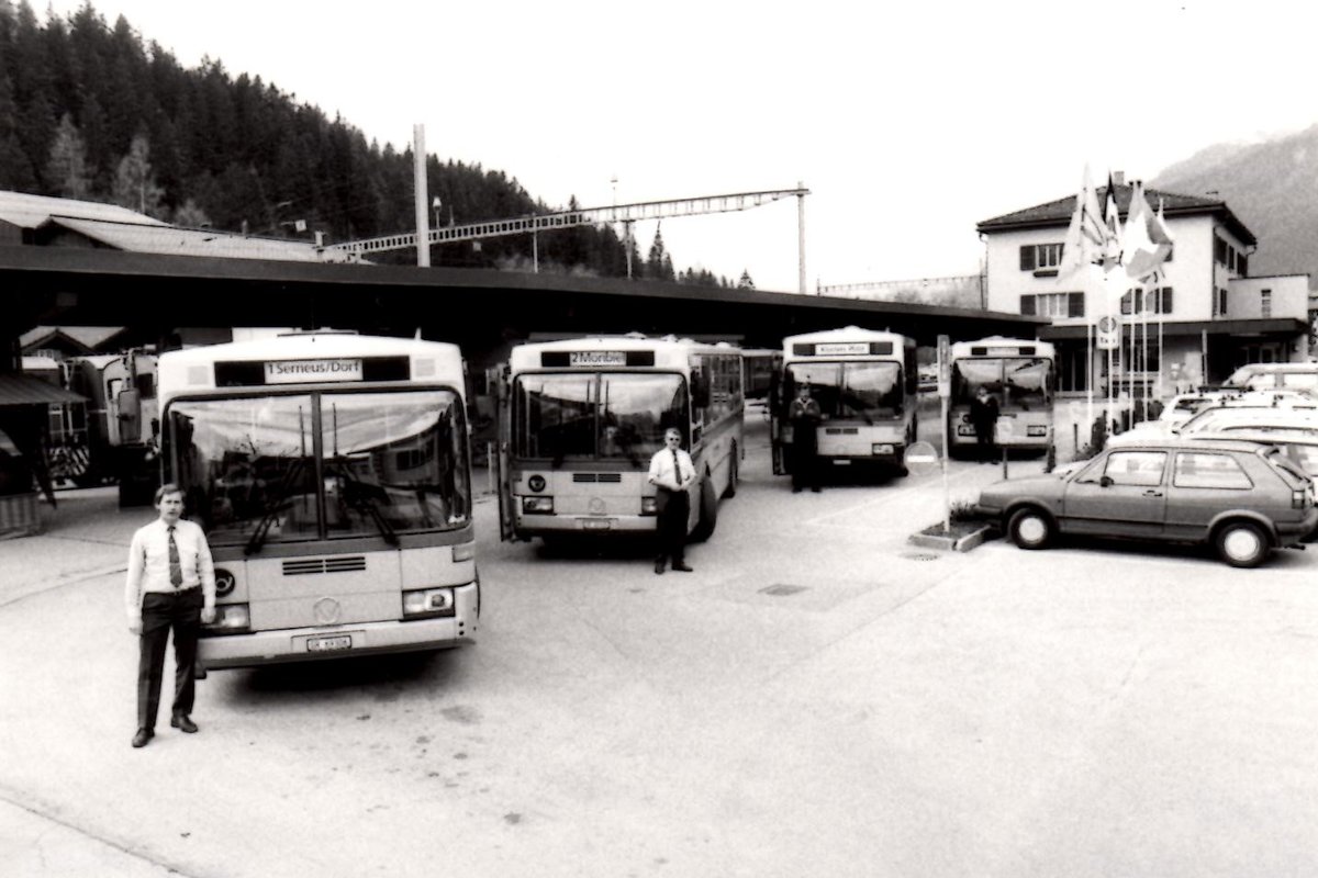 (MD318) - Aus dem Archiv: Vogt, Serneus - Nr. 6/GR 69'306 - Vetter um 1990 beim Bahnhof Klosters Platz