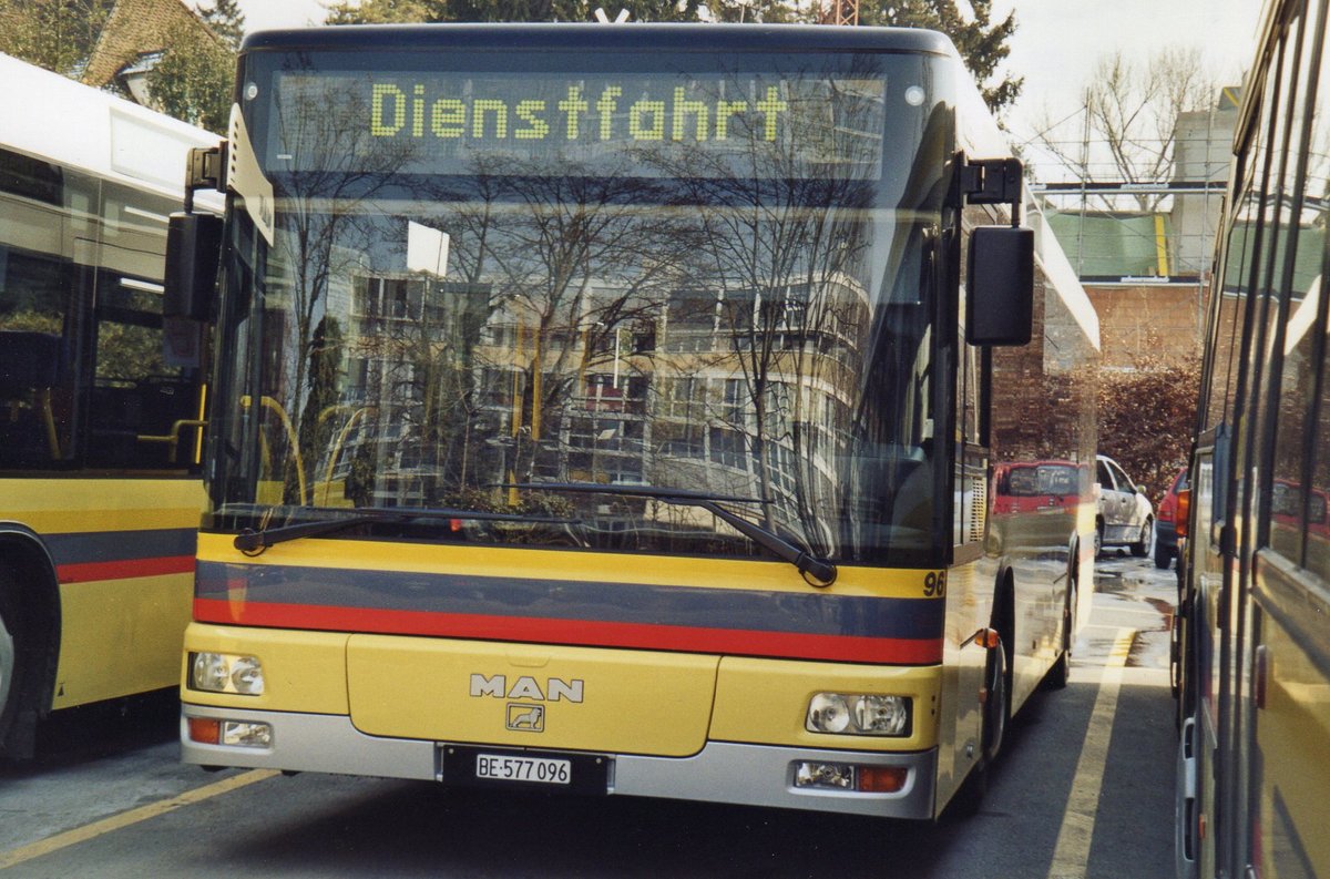 (R 4105) - Aus dem Archiv: STI Thun - Nr. 96/BE 577'096 - MAN am 4. Mrz 2005 bei der Schifflndte Thun