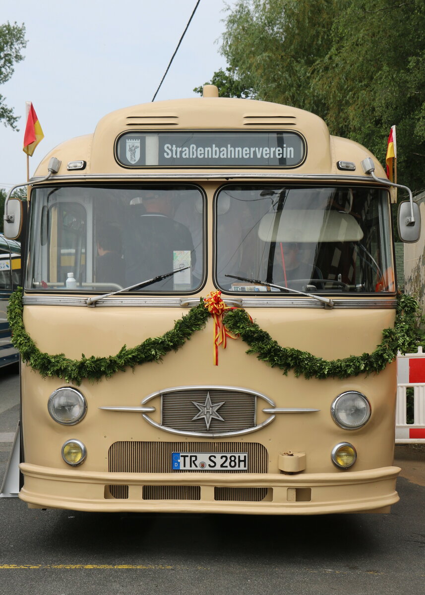 SWT Trier - Nr. 28/TR-S 28H - Henschel Gelenktrolleybus (1969: Umbau zum Dieselbus) am 19. Juni 2022 in Solingen (Aufnahme: Martin Beyer)