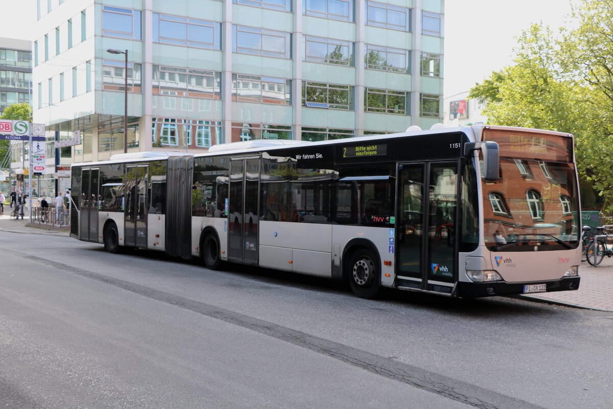 VHH Hamburg - Nr. 1151/PI-OX 122 - Mercedes am 10. Mai 2025 in Hamburg (Aufnahme: Martin Beyer)