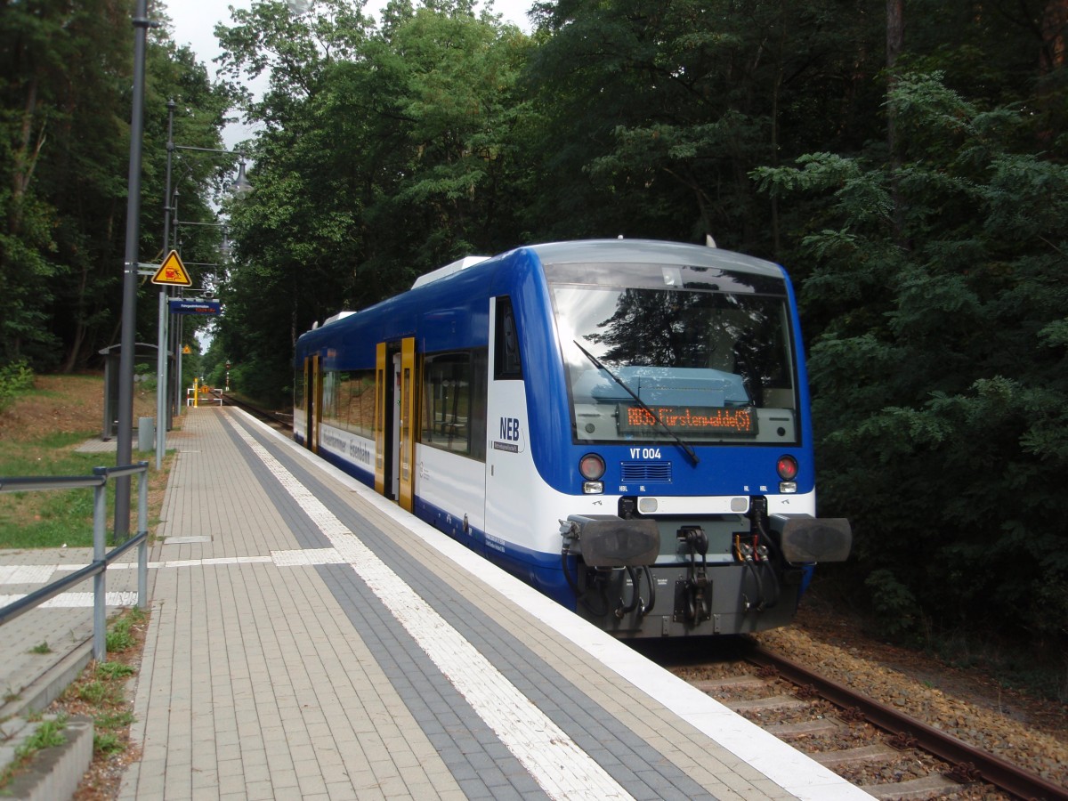 VT 004 der Niederbarnimer Eisenbahn als RB 35 aus Fürstenwalde (Spree) in Bad Saarow-Klinikum. 28.08.2015