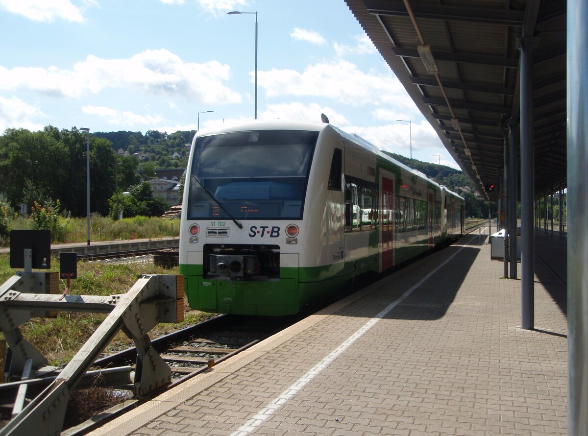 VT 102 der Sd-Thringen-Bahn als RB nach Erfurt Hbf in Meiningen. 31.07.2021