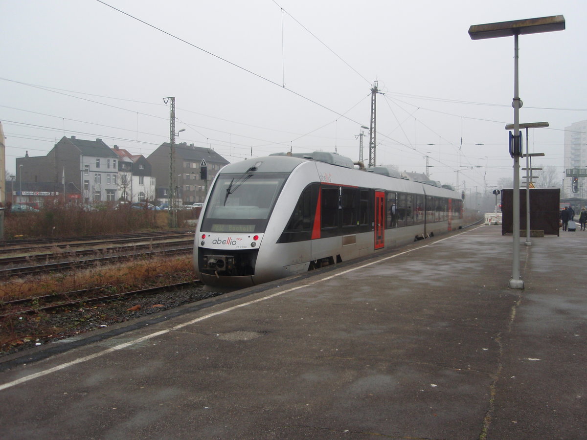 VT 12 1102 der Abellio Rail NRW als RB 32 aus Wesel in Bochholt. 31.12.2016