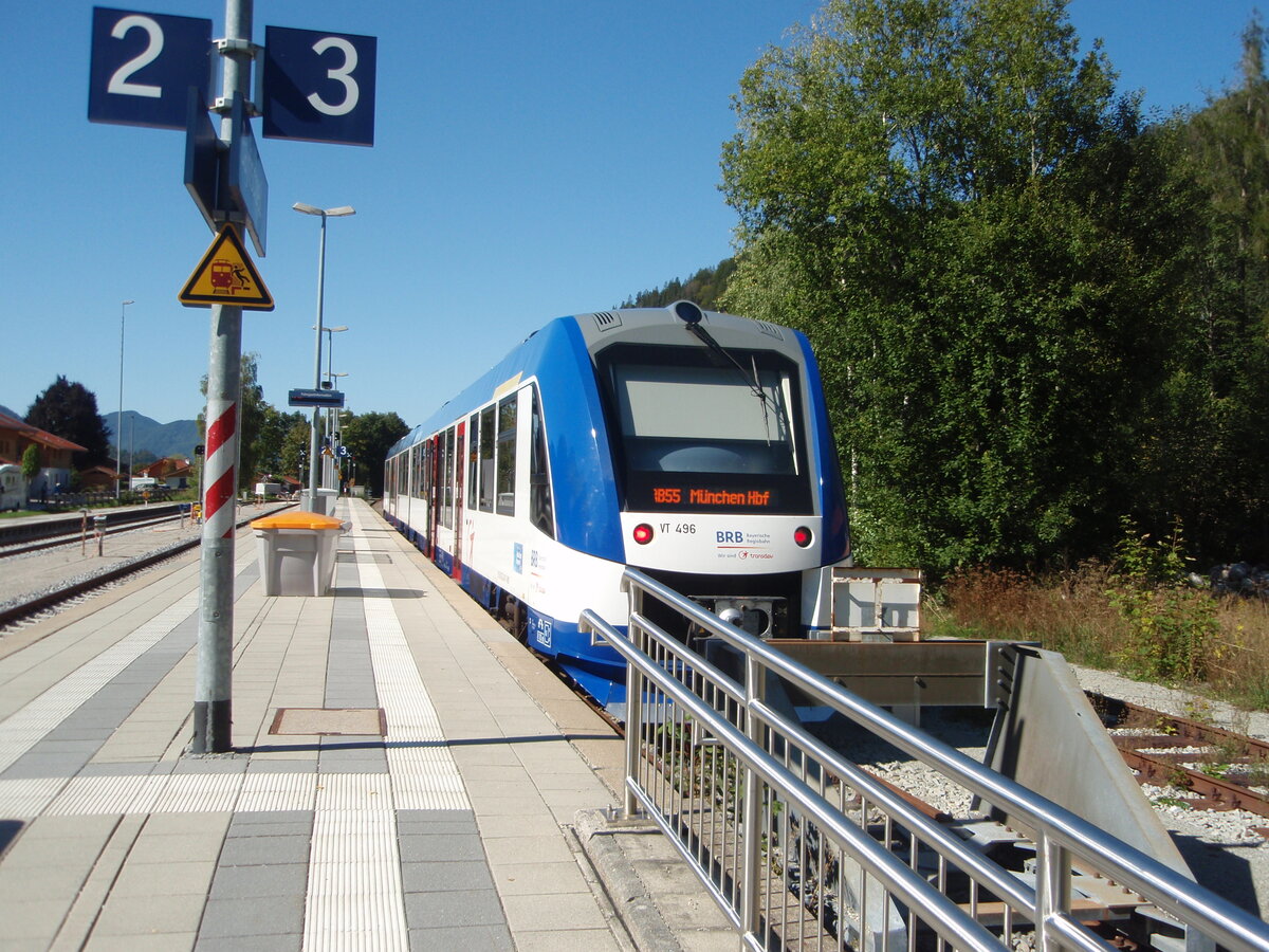 VT 496 der Bayerischen Regiobahn als RB 55 nach Mnchen Hbf in Bayrischzell. 23.09.2021